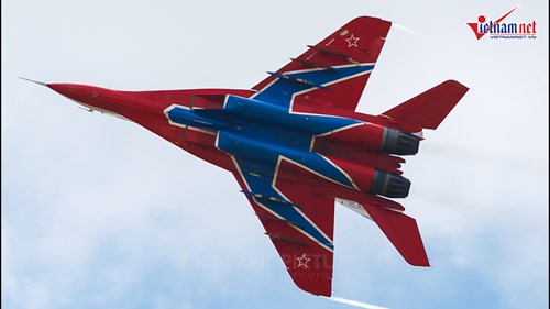 Dàn chiến đấu cơ Nga nhào lộn đỉnh cao trên không