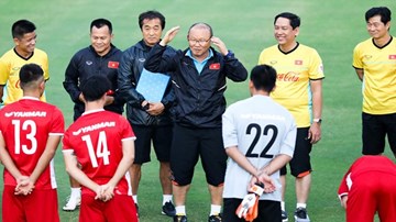 HLV Park Hang Seo bất ngờ loại sao HAGL