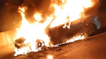 Xe Mazda 3 cháy ngùn ngụt trên đường Hà Nội