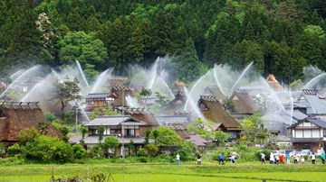 Làng cổ Nhật Bản: Khi phòng cháy chữa cháy trở thành nghệ thuật hút khách