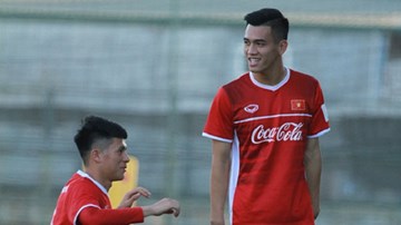 Vua phá lưới nội Tiến Linh 'thách đấu' Công Phượng