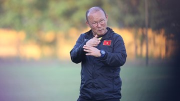 Vì sao HLV Park Hang-seo quyết định loại quả bóng vàng Việt Nam?