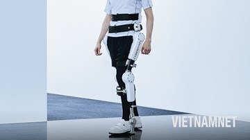 'Khung xương' robot biến ước mơ đi lại của người bại liệt thành hiện thực