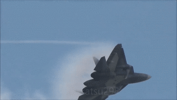 'Bóng ma bầu trời' Su-57 Nga tái xuất, F-35 Mỹ coi chừng