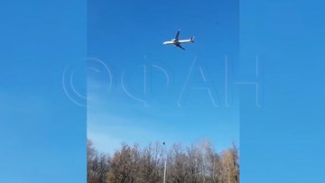 Máy bay Nga 'dừng giữa trời' khiến cộng đồng mạng tranh cãi