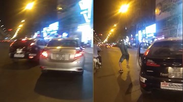 Sau va chạm nhẹ trên phố, tài xế ô tô bất ngờ cầm gạch ném taxi