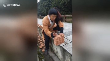 Chàng trai tay không đập vỡ 100 viên gạch tròng vòng 37 giây