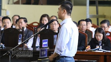 Bị cáo vụ đánh bạc nghìn tỉ khai báo căn cước trước toà