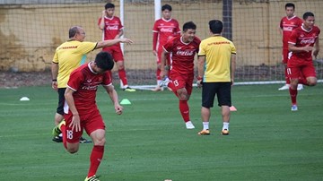 Văn Hậu chia sẻ bí mật của thầy Park nếu phải 'thủy chiến'