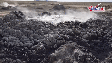 Bí ẩn hồ bùn sôi ùng ục 'biết đi'