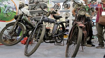Mục sở thị xe 2 bánh trăm tuổi 'của hiếm thế giới', giá chục ngàn đô