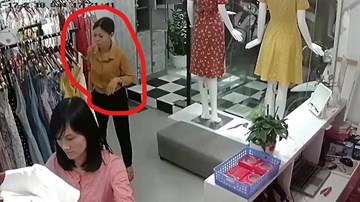 Giả vờ mua đồ rồi cuỗm bay 2 túi xách trong shop quần áo