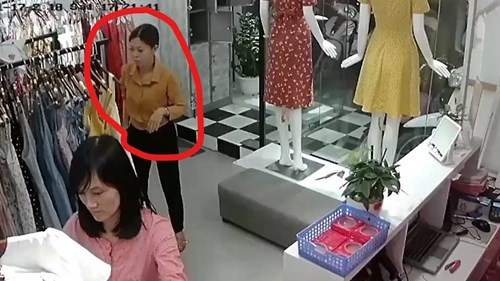 Giả vờ mua đồ rồi cuỗm bay 2 túi xách trong shop quần áo