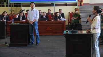 Phan Sào Nam bật khóc trước toà khi nhắc đến vợ con