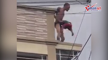 Thót tim bé trai 1 tuổi bị bố đánh rơi từ mái nhà xuống đất