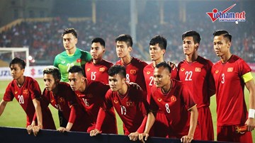 Tiến Linh, Quang Hải, Văn Đức lập công, Việt Nam dẫn đầu bảng AFF Cup