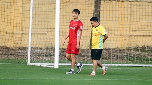 Bác sĩ báo tin vui, Văn Toàn trở lại từ bán kết lượt về