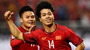 Quang Hải, Công Phượng lập công, đưa Việt Nam vào chung kết AFF Cup 2018