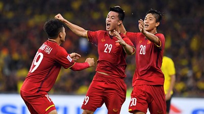 Huy Hùng dứt điểm mở tỉ số cho Việt Nam trên sân Bukit Jalil
