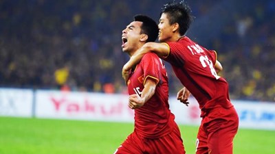 Đức Huy tung cú sút xa cực đẹp nâng tỷ số lên 2-0 cho Việt Nam