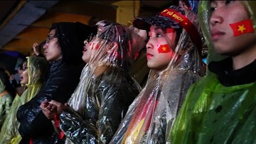 Phản ứng bất ngờ của CĐV sau những pha bỏ lỡ của Đức Chinh và đồng đội