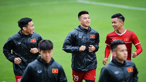 Tuyển Việt Nam tập luyện dưới trời 16 độ C, chuẩn bị đấu chung kết lượt về