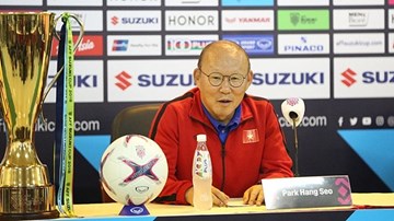 HLV Park trả lời thế nào khi bị cầu thủ Malaysia tố Việt Nam đá rắn?