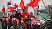 CĐV lái máy cày lên 'chảo lửa' Mỹ Đình cổ vũ đội tuyển Việt Nam