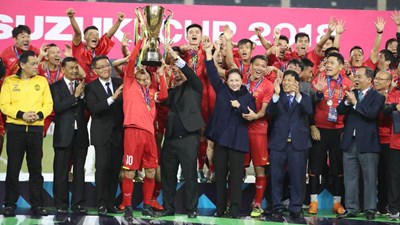 Vỡ òa khoảnh khắc Việt Nam nâng cao cúp vô địch AFF Cup 2018
