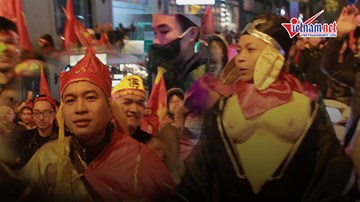 'Thầy trò Đường Tăng' đi bão mừng tuyển Việt Nam đoạt cúp vô địch