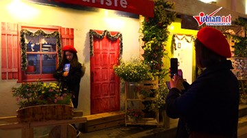 Bất ngờ con đường 'check- in' Giáng sinh như Paris giữa lòng Hà Nội