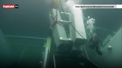 Xem thợ lặn trục vớt tên lửa từ tàu chiến bị chìm dưới đáy biển