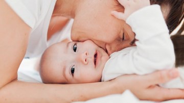 Muốn 'cắn' trẻ em: Bình thường hay bất thường?