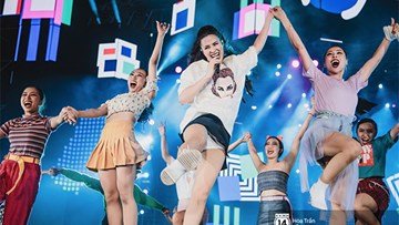 Hàng chục ngàn khán giả mãn nhãn với liveshow 'khủng' của Đông Nhi
