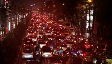 Chôn chân trong mưa rét trên đường rời Hà Nội về quê