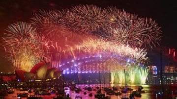 Mãn nhãn với những màn pháo hoa rực rỡ khắp thế giới chào 2019
