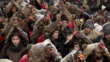 Lễ diễu hành kỳ lạ đón năm mới ở Romania