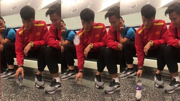 Thủ thành Bùi Tiến Dũng trổ tài lẻ cực đỉnh khiến Quế Ngọc Hải trầm trồ