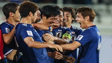 Ngược dòng hạ Uzbekistan, Nhật Bản toàn thắng vòng bảng