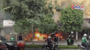 Hà Nội: Cháy quán cháo, cột khói bao trùm cả góc phố