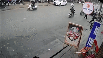 Hà Nội: Xe điên đâm liên hoàn trên phố Ngọc Khánh, 1 người thiệt mạng