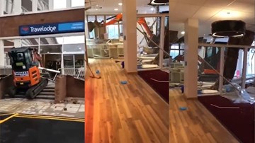 Lái máy xúc đập phá khách sạn sắp khai trương vì bị nợ tiền công