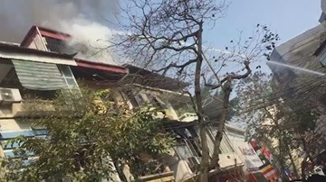 Cháy nhà trên phố Hàng nón, nghi do đốt vàng mã cúng ông Công ông Táo