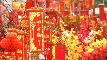 Những khu chợ nổi tiếng chứa đầy hương Tết của người Hà Thành