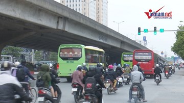 Nỗ lực xử lý xe dù, xe bắt khách dọc đường ngày Tết