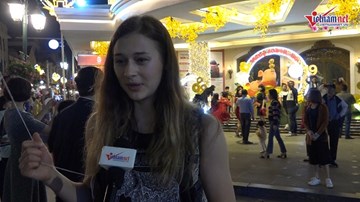 Khách Tây háo hức đón Tết cổ truyền Việt Nam