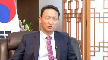 Vị đại sứ đông con ‘thèm’ không khí ấm cúng Tết Việt