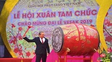 Phó Thủ tướng Trương Hòa Bình đánh trống khai hội chùa Tam Chúc