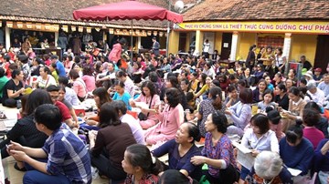 Chực chờ 6 tiếng ở lễ cầu an chùa Phúc Khánh: 'Đóng 150 nghìn là quá rẻ'