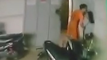 Nữ sinh bị kẻ 'biến thái' theo dõi và giở trò sàm sỡ khi về xóm trọ